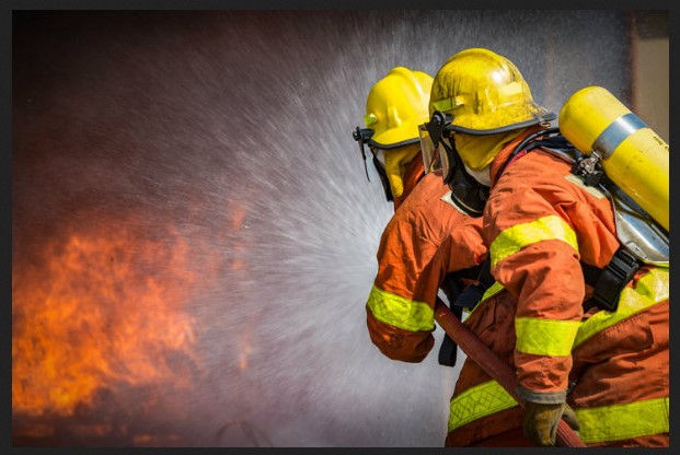 মোহাম্মদপুর শেখেরটেকে আবাসিক ভবনে আগুন, ২ ইউনিটের চেষ্টায় নিয়ন্ত্রণে