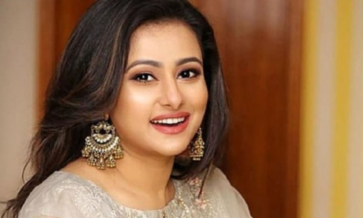 `বন্ধুর মুখোশ পরে পাশে ঘোরে, আর সুযোগ পেলেই বিষ ঢেলে দেয়’