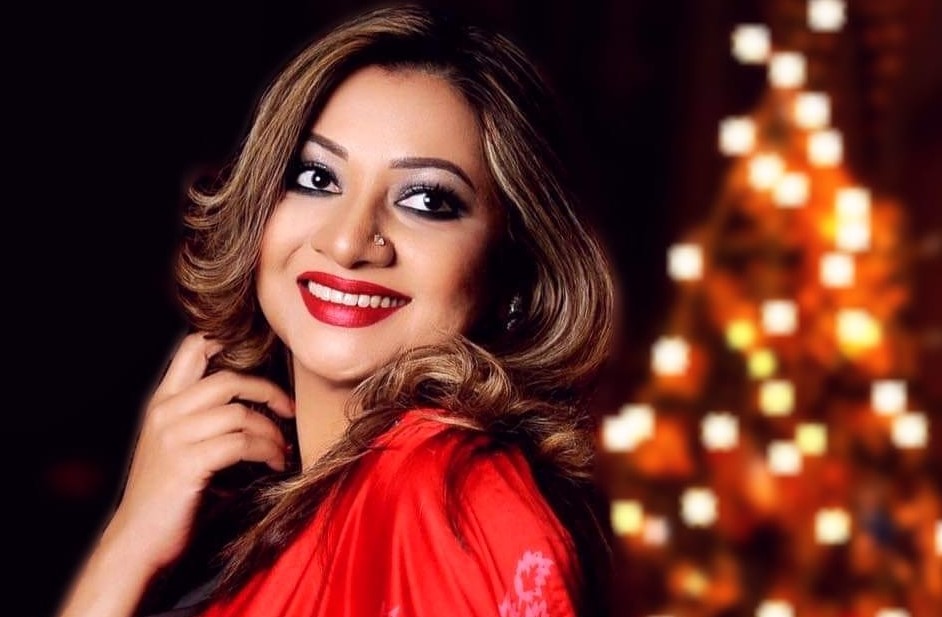 ফেসবুকে ক্ষোভ: ভণ্ডামি আর নাটক থেকে মুক্তি চান আঁখি আলমগীর