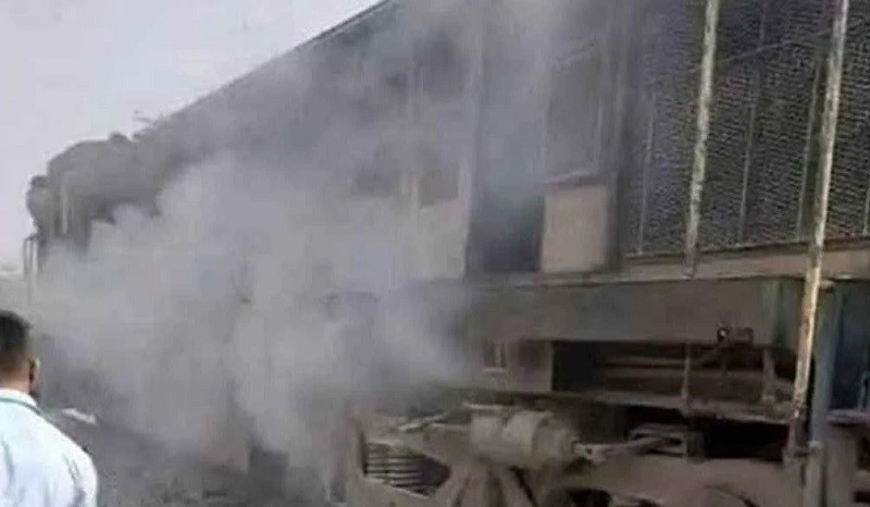 ময়মনসিংহের গৌরীপুরে  ট্রেনের ইঞ্জিনে আগুন, ওই রুটে ট্রেন চলাচল সাময়িকভাবে বন্ধ